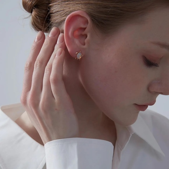 Opal Sea Turtle Beach Stud Earrings in 925 Sterling Silver - Picture 2 of 4